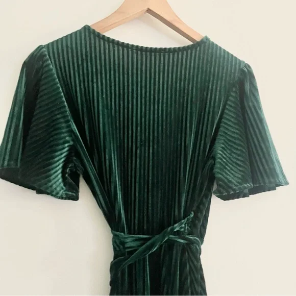 NWT Simplee Ribbed Green Velvet Wrap Maxi Dress w Flutter Sleeves Flowy Small - Picture 10 of 11
